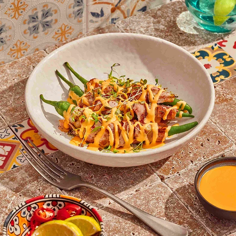 Перец халапеньо с сырным соусом