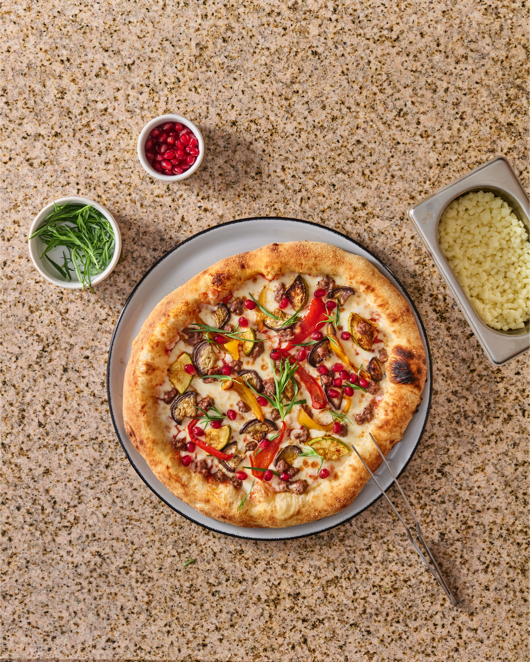 Пицца Дьявола с печеными баклажанами и чоризо